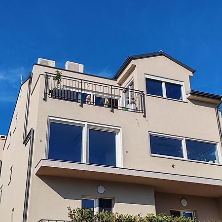 Apartments Mirta Ровин Екстериор снимка