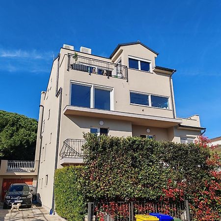 Apartments Mirta Ровин Екстериор снимка