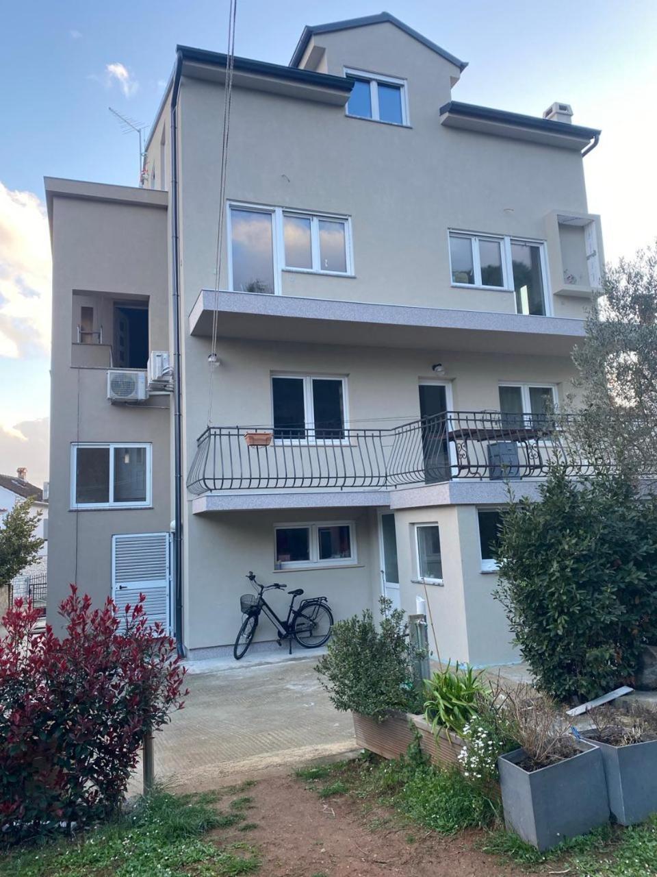 Apartments Mirta Ровин Екстериор снимка